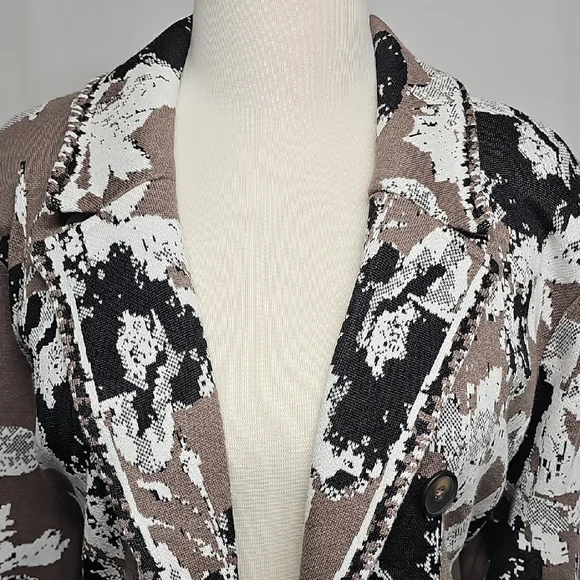Chico's Black and White Floral Blazer - Picture 2 of 11